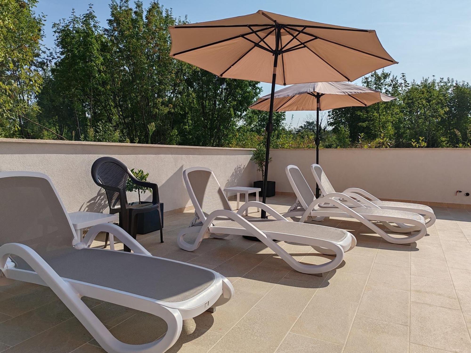 Apartments Oleander Lovrecica-Residence With Pool Buitenkant foto