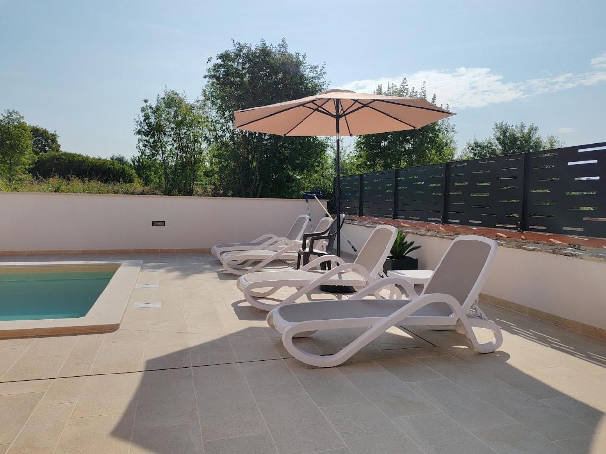 Apartments Oleander Lovrecica-Residence With Pool Buitenkant foto